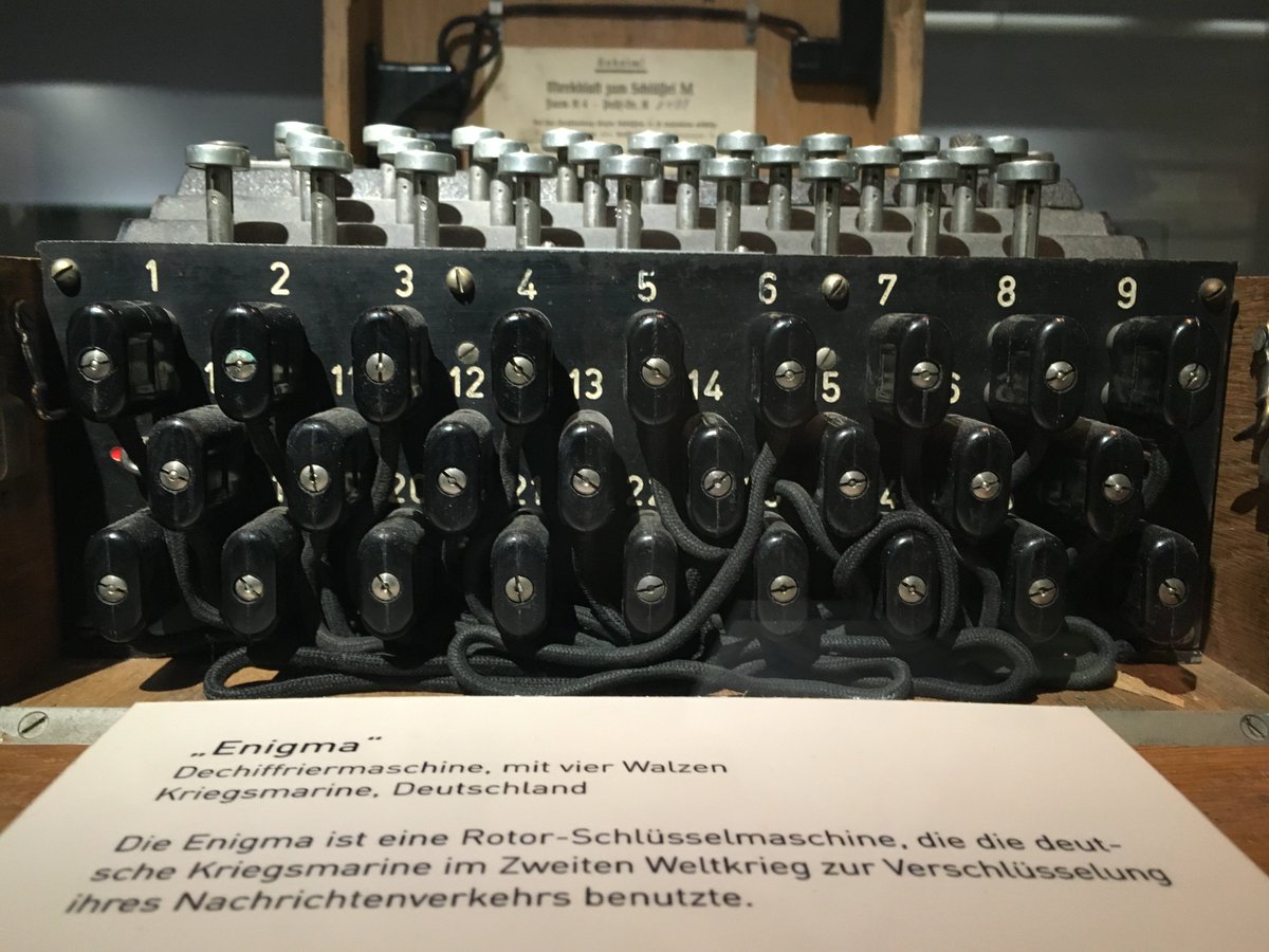 エニグマ暗号機 Enigma (Rotor-Schlüsselmaschine） ドイツで本物も見