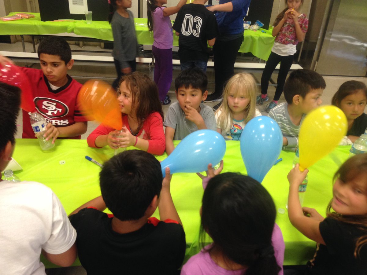 riovistaCARES's tweet image. #LightsOnAfterschool @wrenave STEM rotations #asprocks