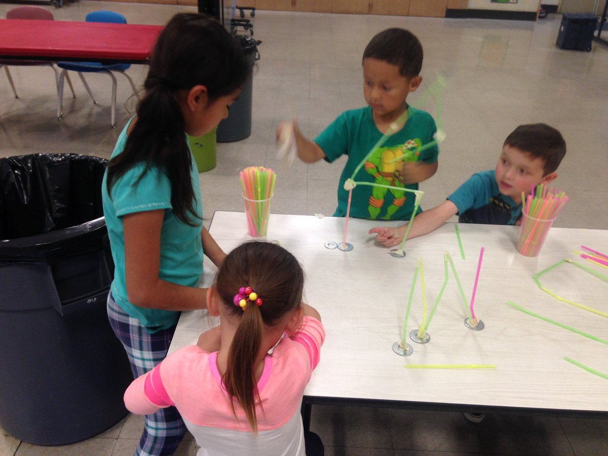 riovistaCARES's tweet image. #LightsOnAfterschool @wrenave STEM rotations #asprocks