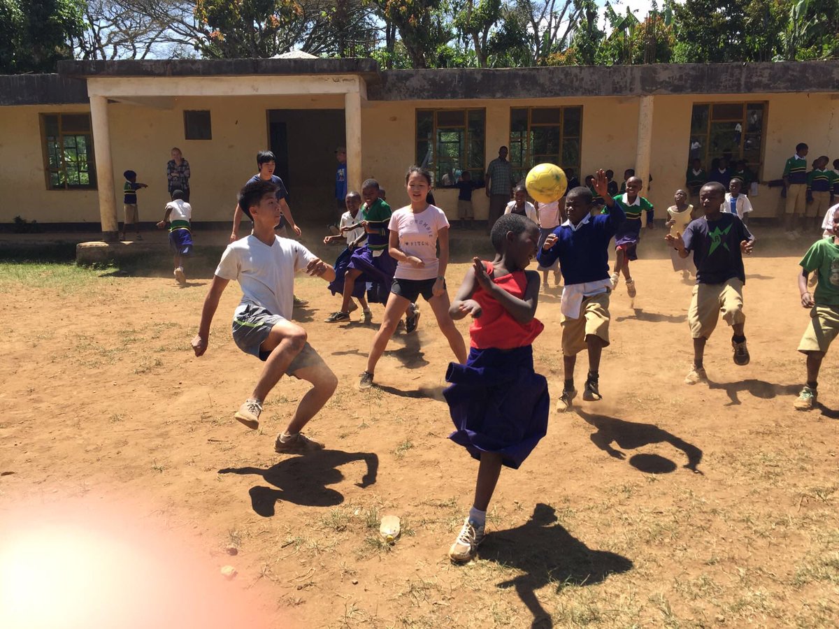 wing_mwing's tweet image. Cultural connections made #developingConfidence in Tanzania #GlobalCitizens @aishongkong #AdventureWeek2016 @HHodgkin_AIS