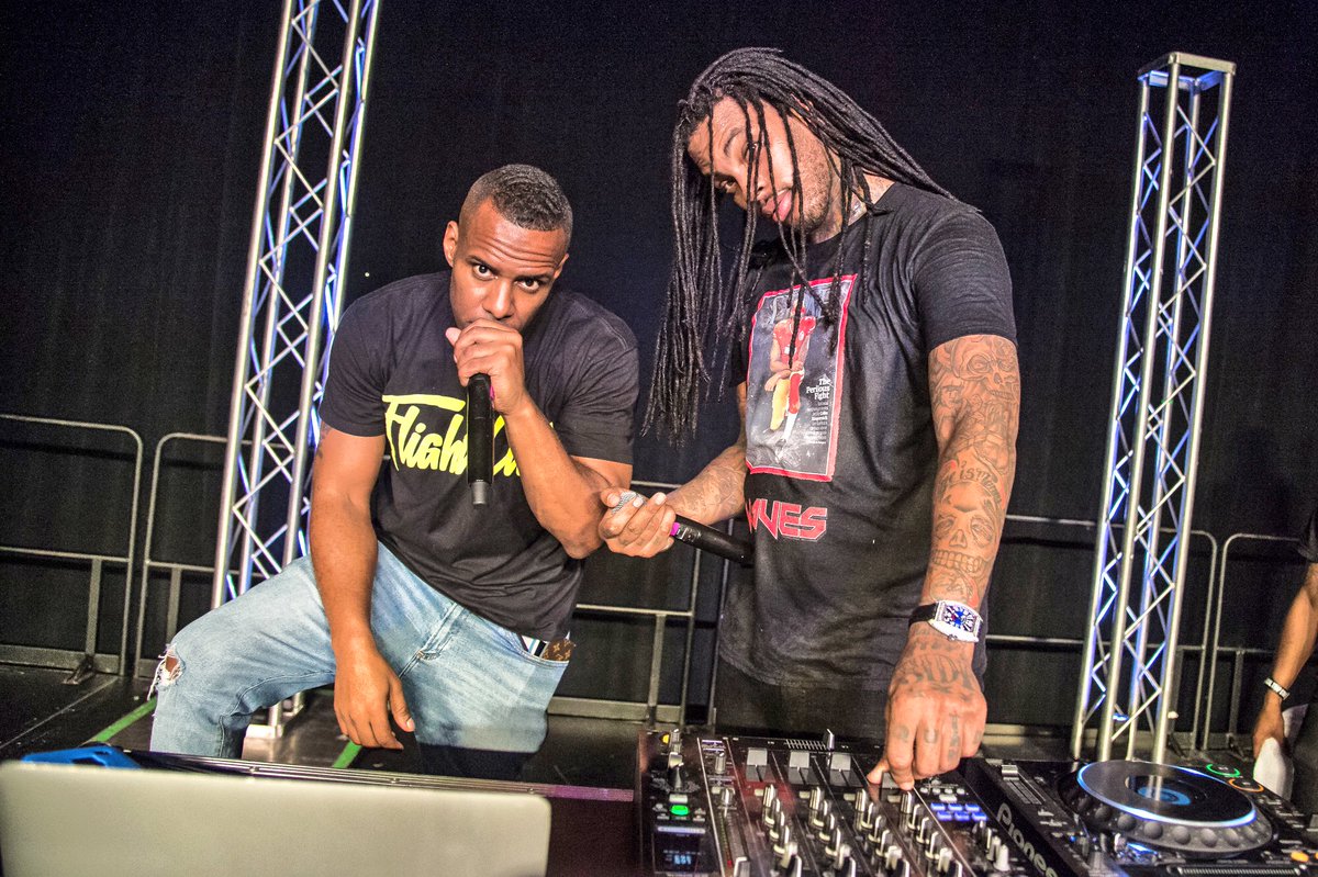 WakaFlocka's tweet photo. Tonite we in #Louisville #Kentucky @DJWhooKid @uofl see y'all later!! 🔥🔥🔥🔥🔥🔥 https://t.co/elFibp5JGC