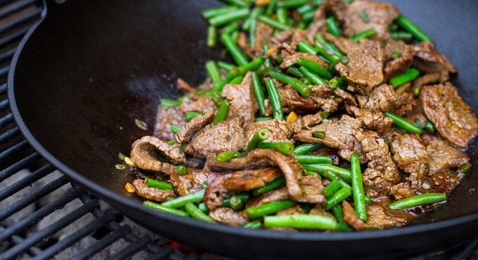 Stir-Fried Flank Steak with Green Beans, Garlic, and Chilies sta.cr/2ACD1