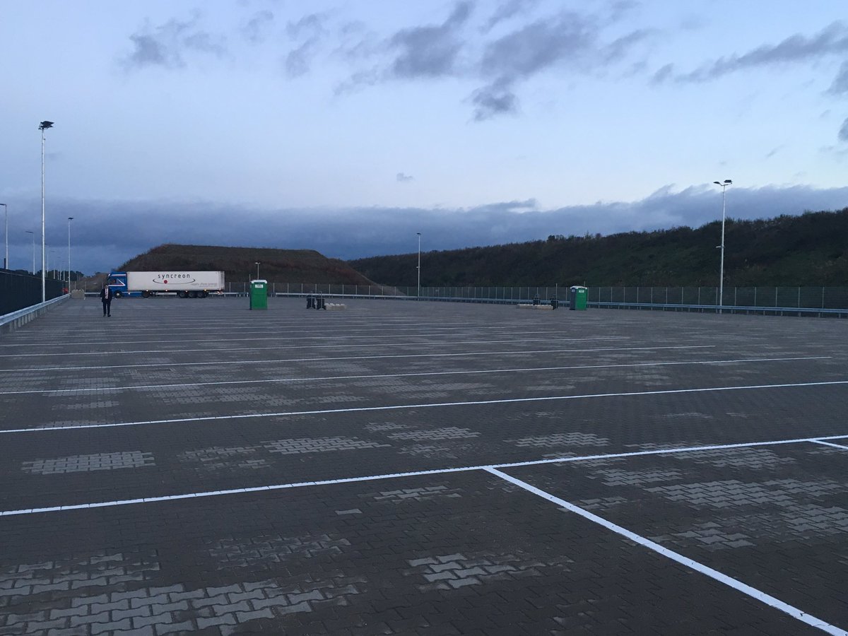erikderidder's tweet photo. Met #BORT, GVT &amp; @BOMBrabant en partners Truckparking Vossenberg geopend. Voorziet in logistieke topregio #Tilburg aan belangrijke behoefte! https://t.co/A3MSM8QpZ3