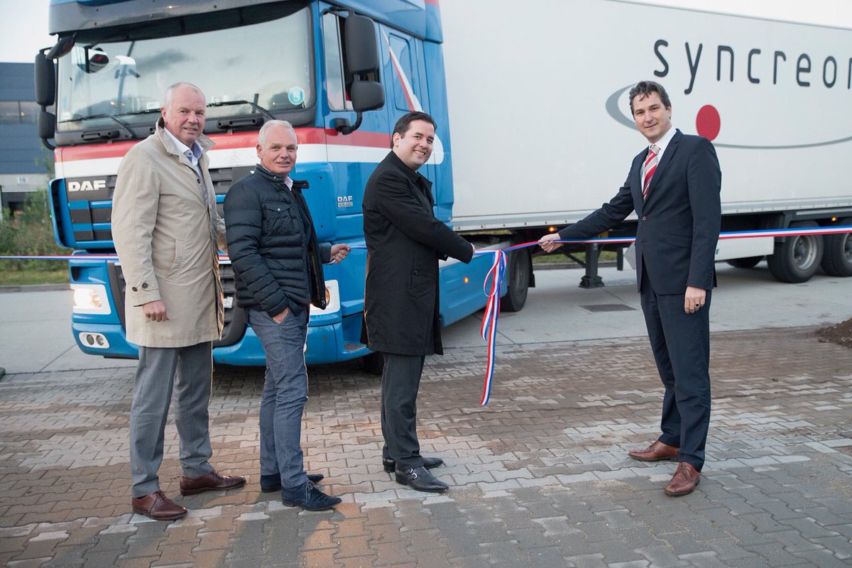 erikderidder's tweet photo. Met #BORT, GVT &amp; @BOMBrabant en partners Truckparking Vossenberg geopend. Voorziet in logistieke topregio #Tilburg aan belangrijke behoefte! https://t.co/A3MSM8QpZ3