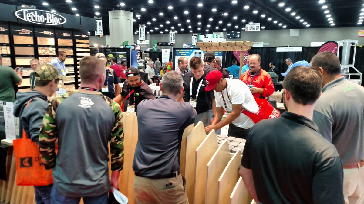 techotaphouse's tweet image. @techobloc #Antika install challenge @HardscapeNA #HNA2016 

@paverpete1 @rickbtechobloc @TechoKris @HardscapeNate @Irishhardscape