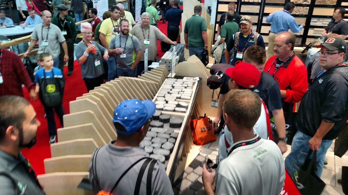 techotaphouse's tweet image. @techobloc #Antika install challenge @HardscapeNA #HNA2016 

@paverpete1 @rickbtechobloc @TechoKris @HardscapeNate @Irishhardscape