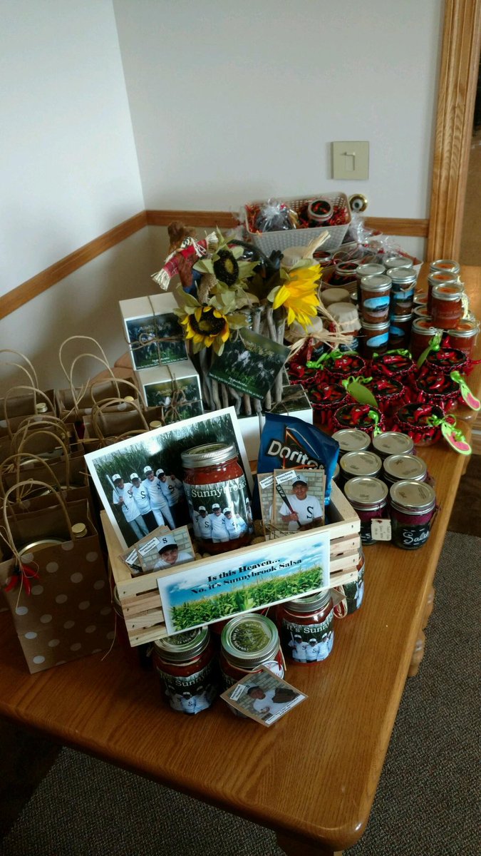 frontierkristi's tweet photo. Congratulations @FountainsGC for winning the Iowa/Illinois Salsa Competition! #TheFrontierDifference #FrontierCulture https://t.co/RxMvVJEOZS