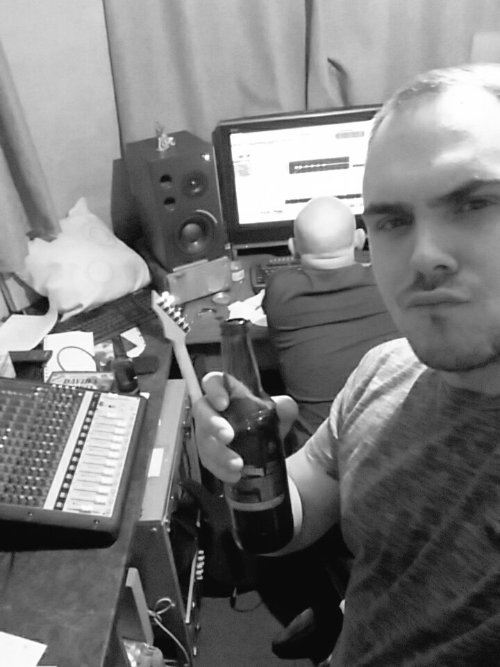 brenthoodmusic's tweet photo. #InTheStudio with the man himself Dave Connor at #TargetSounds. Just put the #acoustic down for 'Fix Everything'. #originalmusic #Chapters https://t.co/qMEf1MABHP
