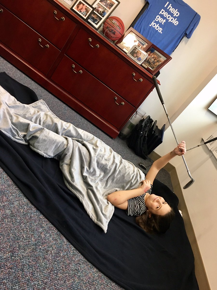 MichelleWebb73's tweet photo. Visiting Mom's office today! #officebed #greatidea @TEKsystems https://t.co/9UucxhYatI