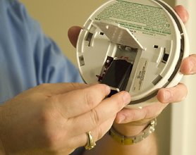 A smoke alarm with dead or missing batteries is as dangerous as having no smoke alarm at all. #firesafein31 usfa.fema.gov/prevention/out…