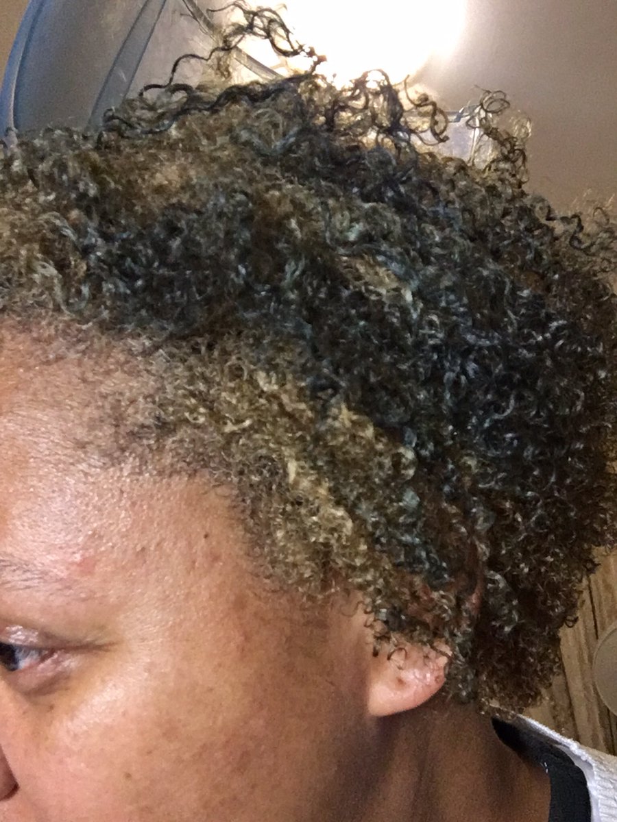Mzansifro's tweet photo. My hair is giving me #life right now I #deepconditioned using @DEhair_SA Prof Cond then defined my curls ❤️❤️ https://t.co/YdErBfsY1t