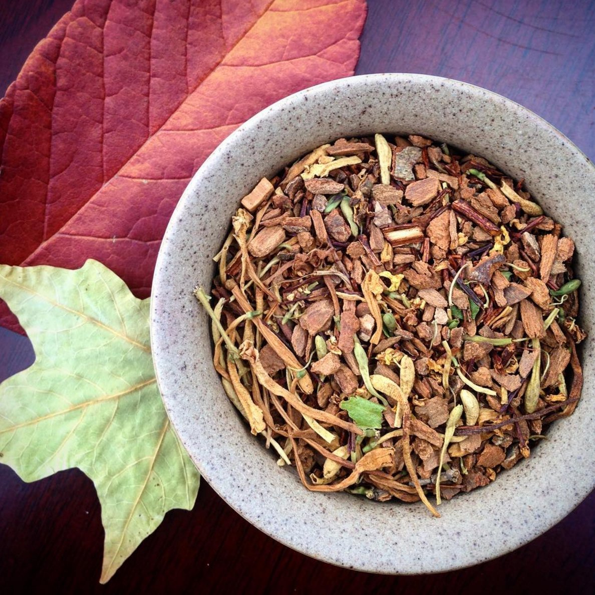GreenTeahouseUS's tweet photo. NEW FALL TEA! Cinnamon Honeysuckle! Organic rooibos + sweet cinnamon. Delicious with hot with thoney! #tea #teatime #fall #loosleaf #healthy https://t.co/mzDSF15jm0