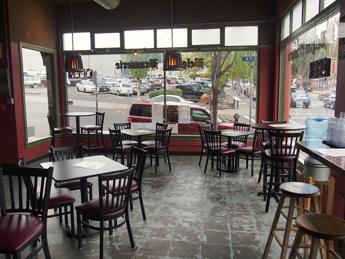 Charming corner taproom w/ long wooden bar. Straffe Drieling: dry/spicy/floral; Seizoen: fresh/lively/fruity/dry. Quite good! <a href="/FarmhouseAles/">LogsdonFarmhouseAles</a>