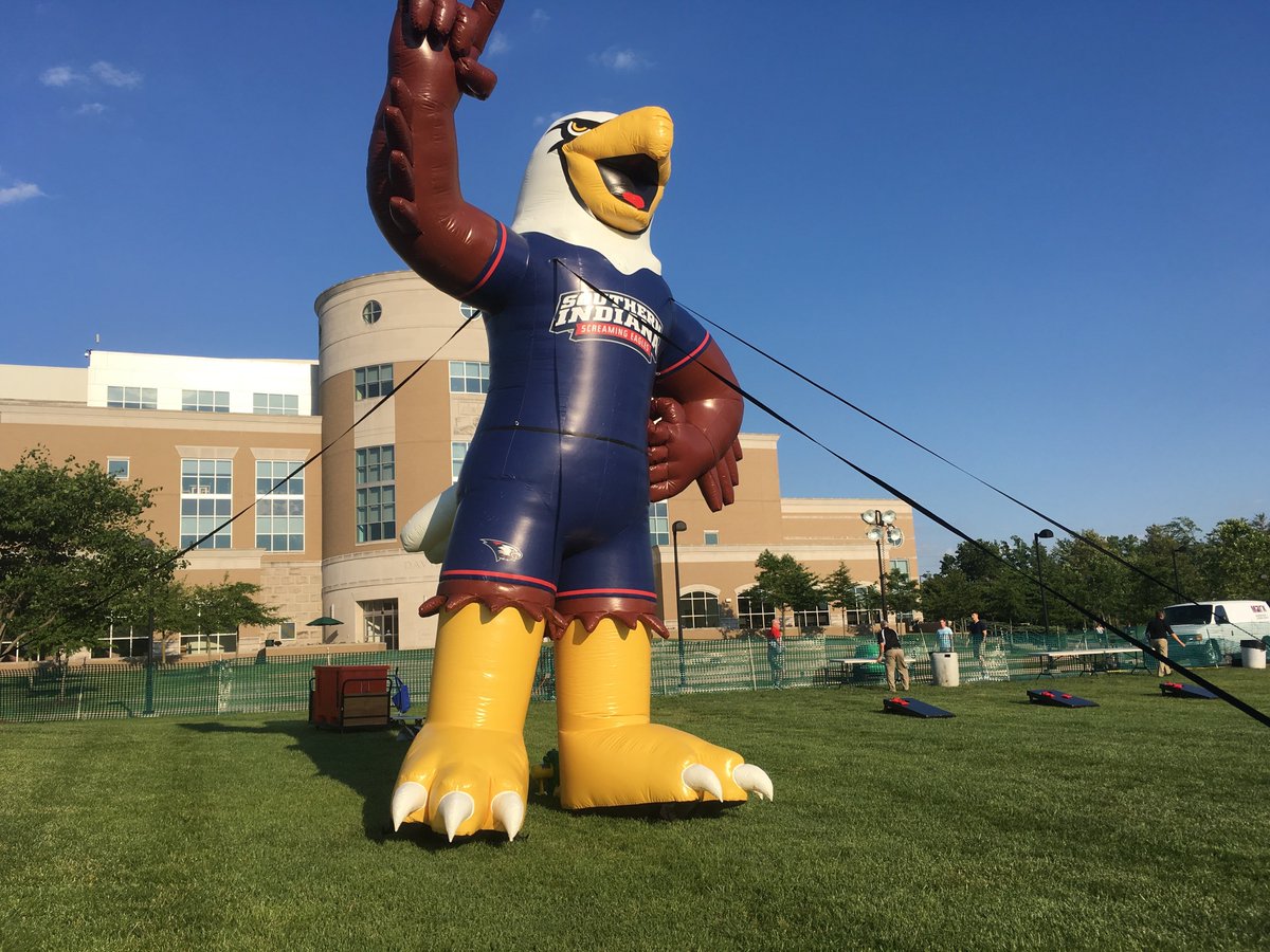 USIedu's tweet image. SATURDAY - come celebrate @archibaldeagle's birthday at 1 p.m. outside UC! Free cake and ice cream, and photos with Archie and @USIPrez
