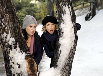 TeamMelMcCarthy's tweet photo. #TBT @melissamccarthy &amp; @1capplegate in Samantha Who? -Team Melissa https://t.co/9gDK19cXvK