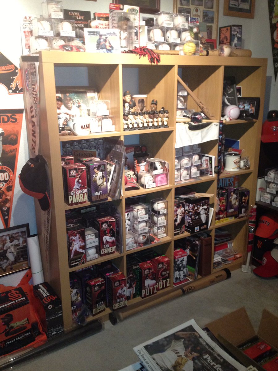 tiggirl40's tweet photo. @SamBatCorp Need to win one of those cool #sambats for my collection https://t.co/DWYAumHAIb
