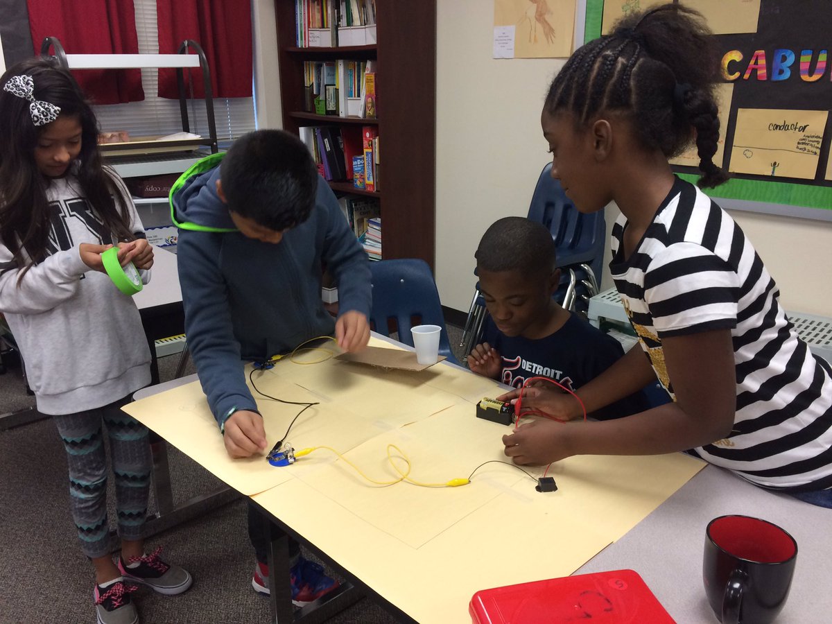 Mendenhall4th's tweet photo. Building an alarm circuit is electrifying!  #mendenhalllearns https://t.co/6cpvF5nwJN