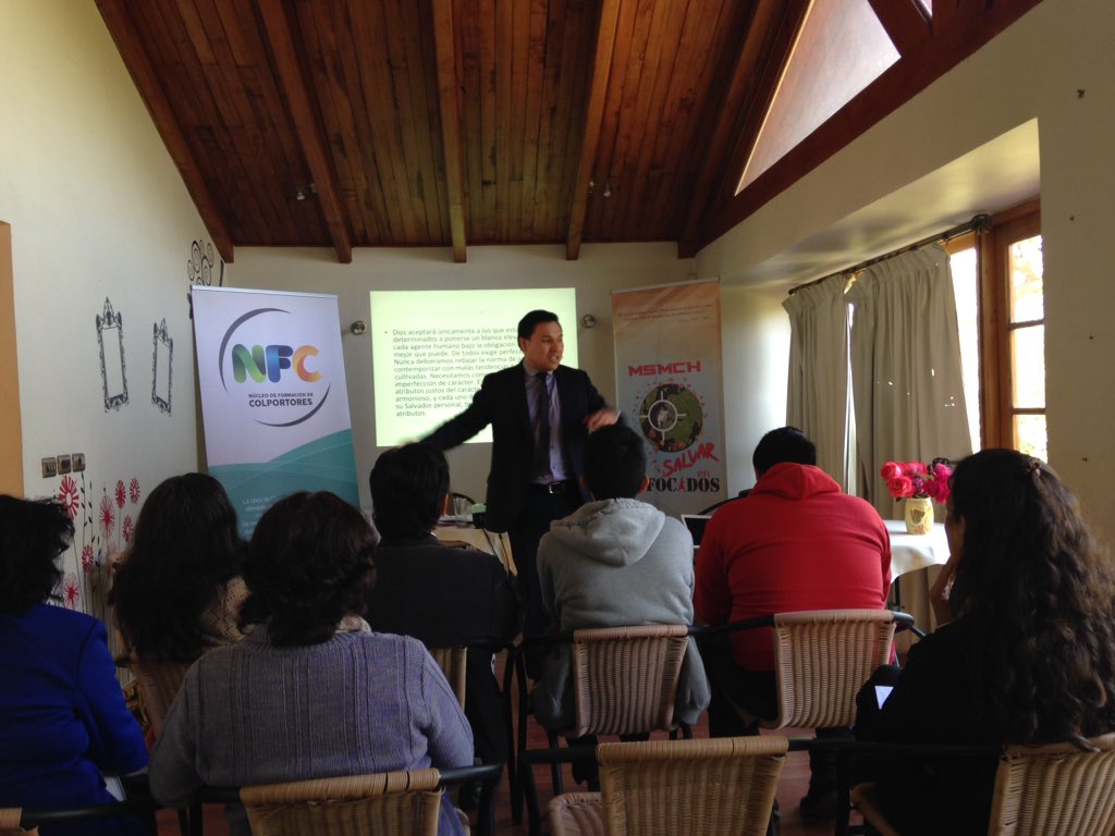 Núcleo de formación de colportores de la Misión Sur Metropolitana de Chile, con Pr. Duver Guzman.