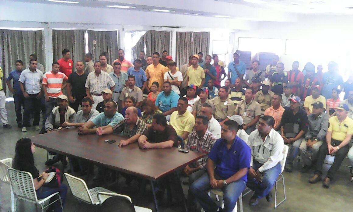 mosbase_bolivar's tweet photo. #Revocatorio2016 x el hambre x inseguridad x escasez d alimentos d medicina y salir d este régimen totalitario fascista antiobrero #mosbase https://t.co/30dOU5UHoW