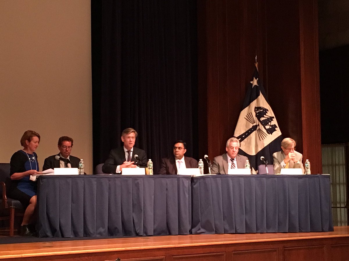 US_EDA's tweet photo. DAS Matt Erskine &amp; @USDOL @ARCgov @EPA leaders close #IMCPSummit2016 w/ final session on regional collaboration &amp; placed-based initiatives. https://t.co/8yP0klYmqg