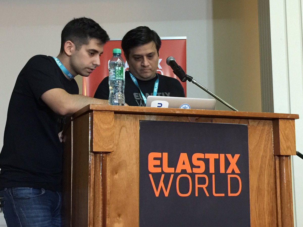 lole2k's tweet photo. . @elandivar a punto de arrancar la última charla del #ElastixWorld https://t.co/DiZT93uMy0