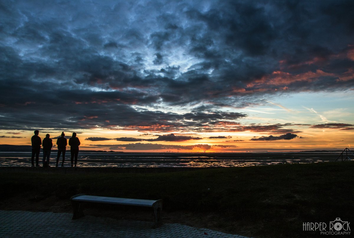 HarperRockPhoto's tweet photo. The Watchers on the Wall - No. 2
#photography #ThePhotoHour #sunset #beach #watchersonthewall #PhotoOfTheNight https://t.co/OIGcEJEj9K