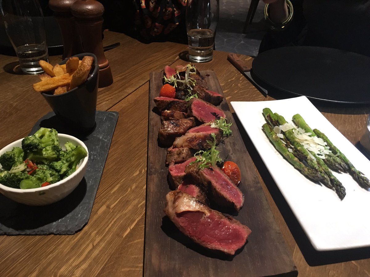 SarahEwen1's tweet photo. Introducing our Spanish partners to #scottishbeef #tastingplatter @FairmontStA @VisitScotland  #amazing! #StAndrewsBar&amp;Grill https://t.co/5HAU39c604