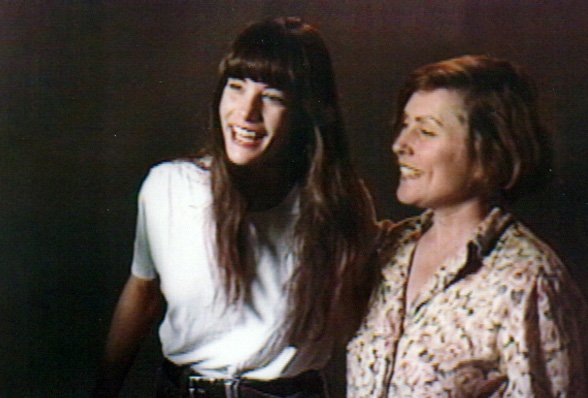 SimbaProd's tweet photo. #tb #tbt #livtyler #blondie #SimbaProductions #extrainningsmovie #throwback https://t.co/JGvAsEXghd