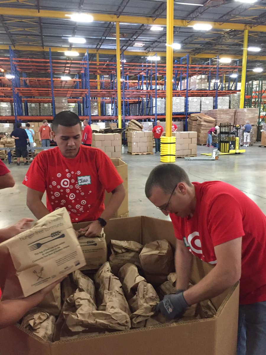 Helping our community today felt great! #targetvolunteering <a href="/ezwillinger/">Ethan Willinger</a> <a href="/Jedi_of_T0179/">Nathan Welsh</a> <a href="/jpic40/">Juan Pichardo</a> <a href="/MelodyWang8/">Melody Wang</a>