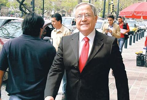 RT <a href="/MilenioJalisco/">Milenio Jalisco</a>: Otorgan suspensión definitiva a Leonel Sandoval mile.io/2eqcm1P  >se aferra Papa Leonel