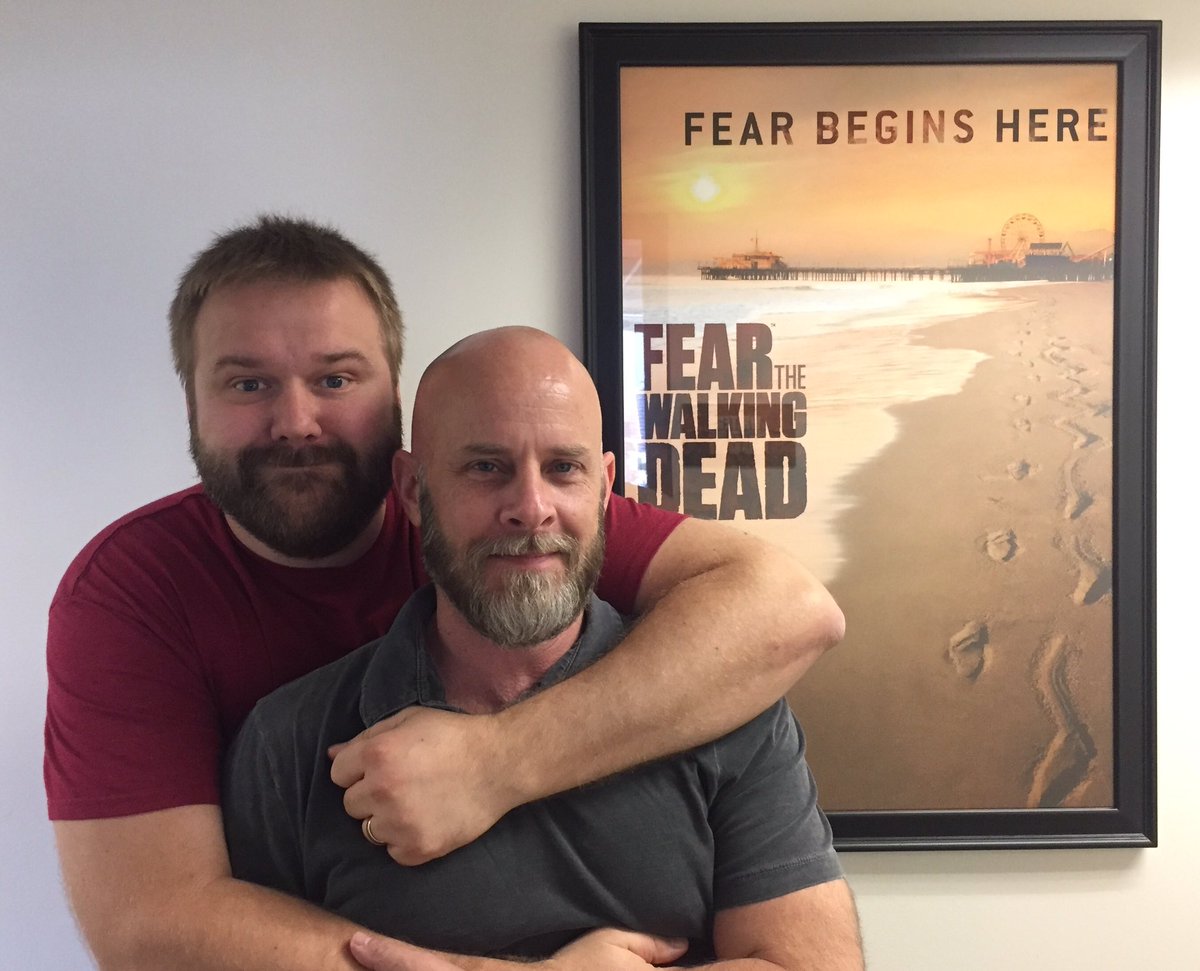FTWDwriters's tweet photo. @RobertKirkman IN THE HOUSE! @squarehead71 @FearTWD @WalkingDead_AMC #FTWD #TWD https://t.co/bPaQorg6gu