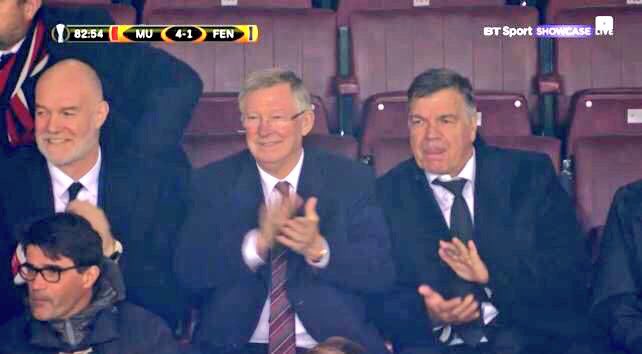 FootballFunnys's tweet photo. CLASS: Old Trafford &amp; Sir Alex Ferguson applaud Robin Van Persie's goal vs Man United 👏🏼👏🏼👏🏼 https://t.co/i8JweqdYRl