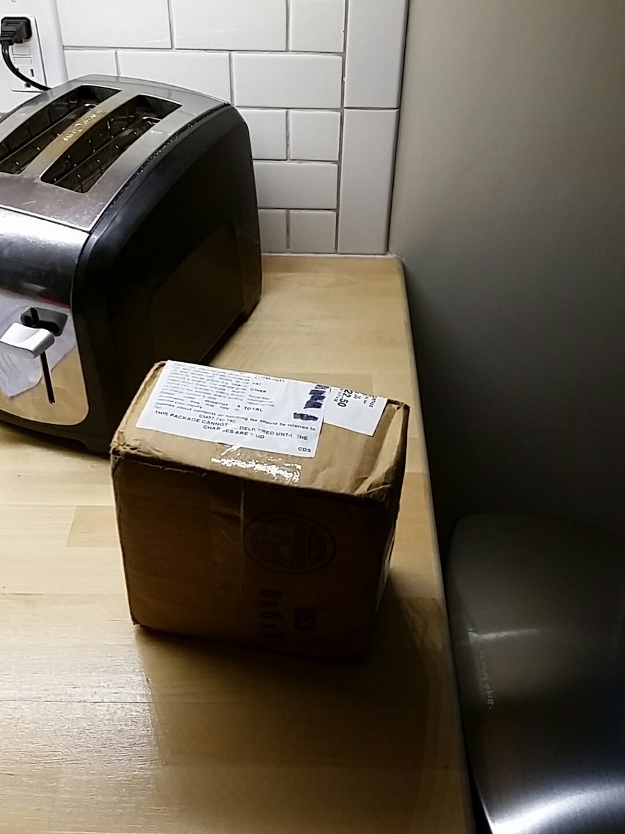 Neomatter3420's tweet image. @RazerbackOne never went to pick up his new hdmi switch!