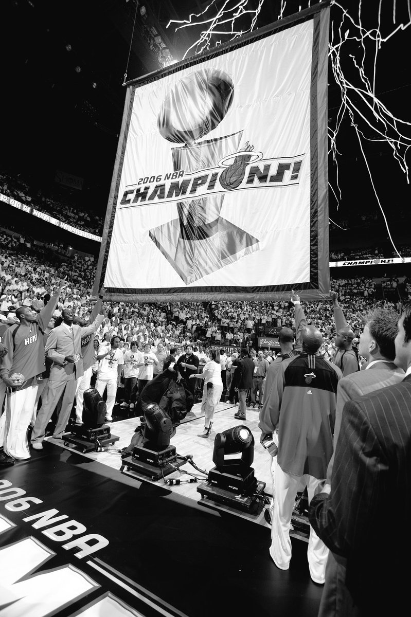 #TBT 10/31/2006. The first time we raised a Championship banner! The season opener is 6 days away! #TissotTipoff16 https://t.co/b3WArwC6Xx