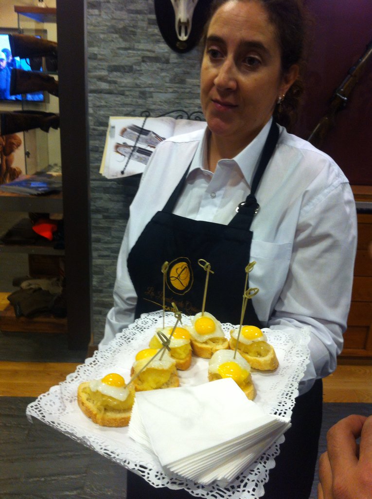 robertosvh's tweet image. Con @LumbreQuimera siempre se gana, impresionante catering hoy en #Excopesa Showroom para el #DesafioMauser