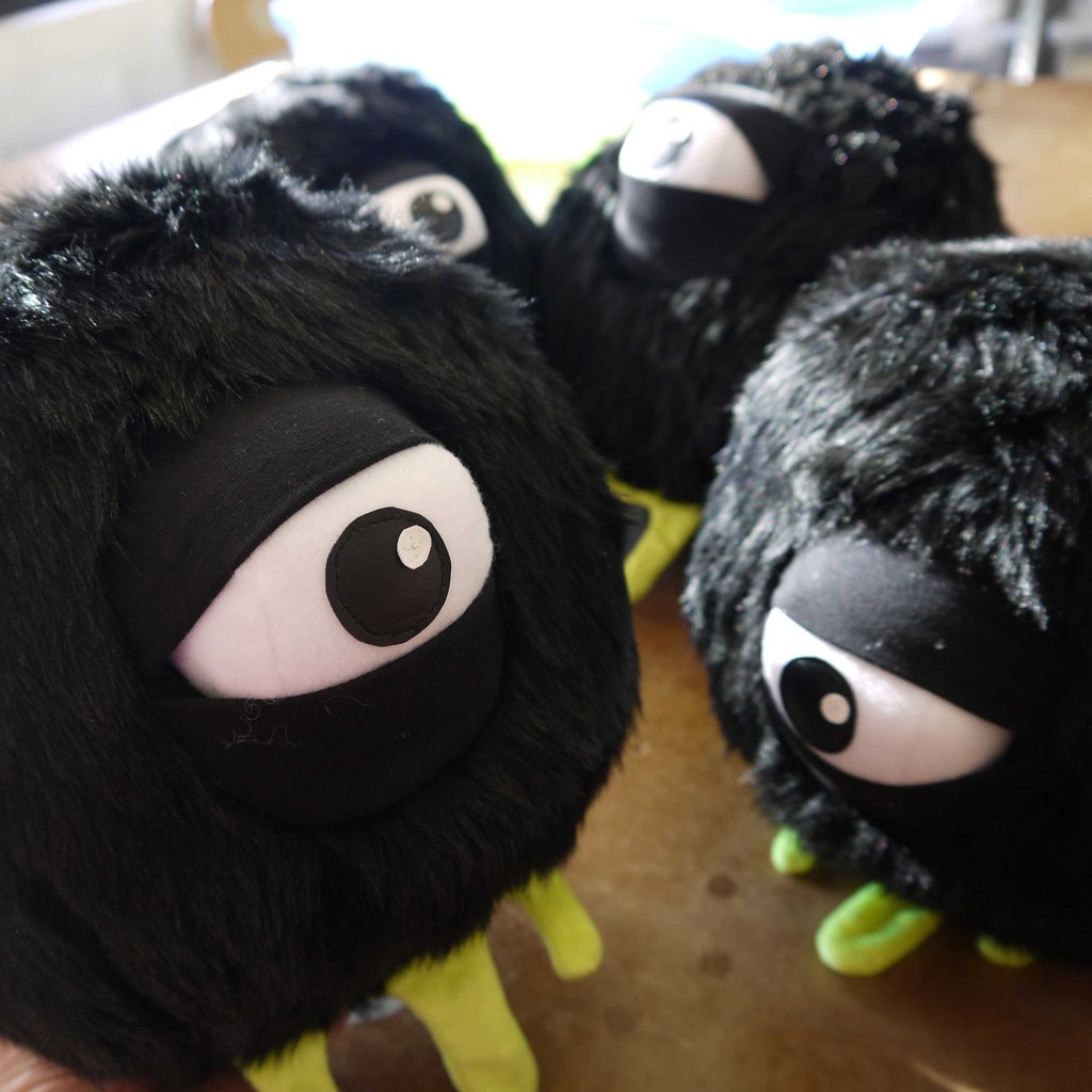 Big <a href="/juicybeast/">Juicy Beast</a> plushes!! And it's handmade in Montreal by <a href="/VelvetMoustache/">Velvet Moustache</a> !!
They are so cool 💚
velvetmoustache.ca/products/juicy…
