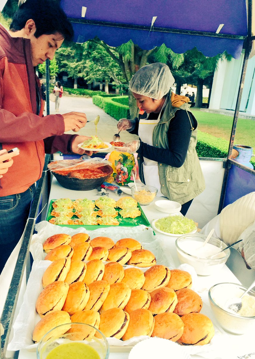 TECcampusTOL's tweet photo. 🌮 Disfrutando de la deliciosa comida en #Muertec 👅💦 https://t.co/FYSmKo8pfV