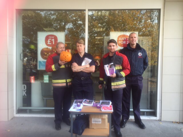 DerbyshireFRS's tweet photo. #Kingsway_Blue & #CSO_Kate have been in Littleover today promoting #CandleSafetyWeek - never leave a candle burning when you leave a room! https://t.co/WLkYyaU73D
