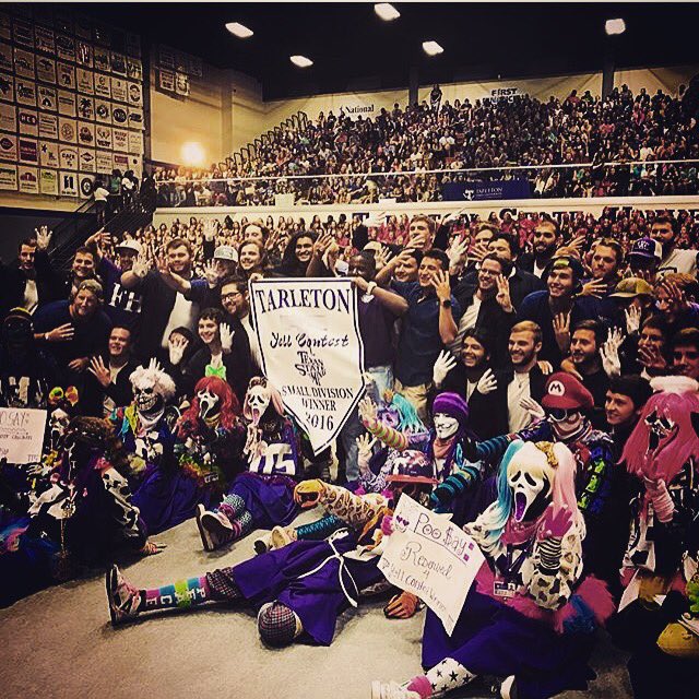 JessRasanen's tweet photo. All I do is win win win no matter what๐ค #FarmHouse #YellContest #4Peat https://t.co/gV6Px7vIST