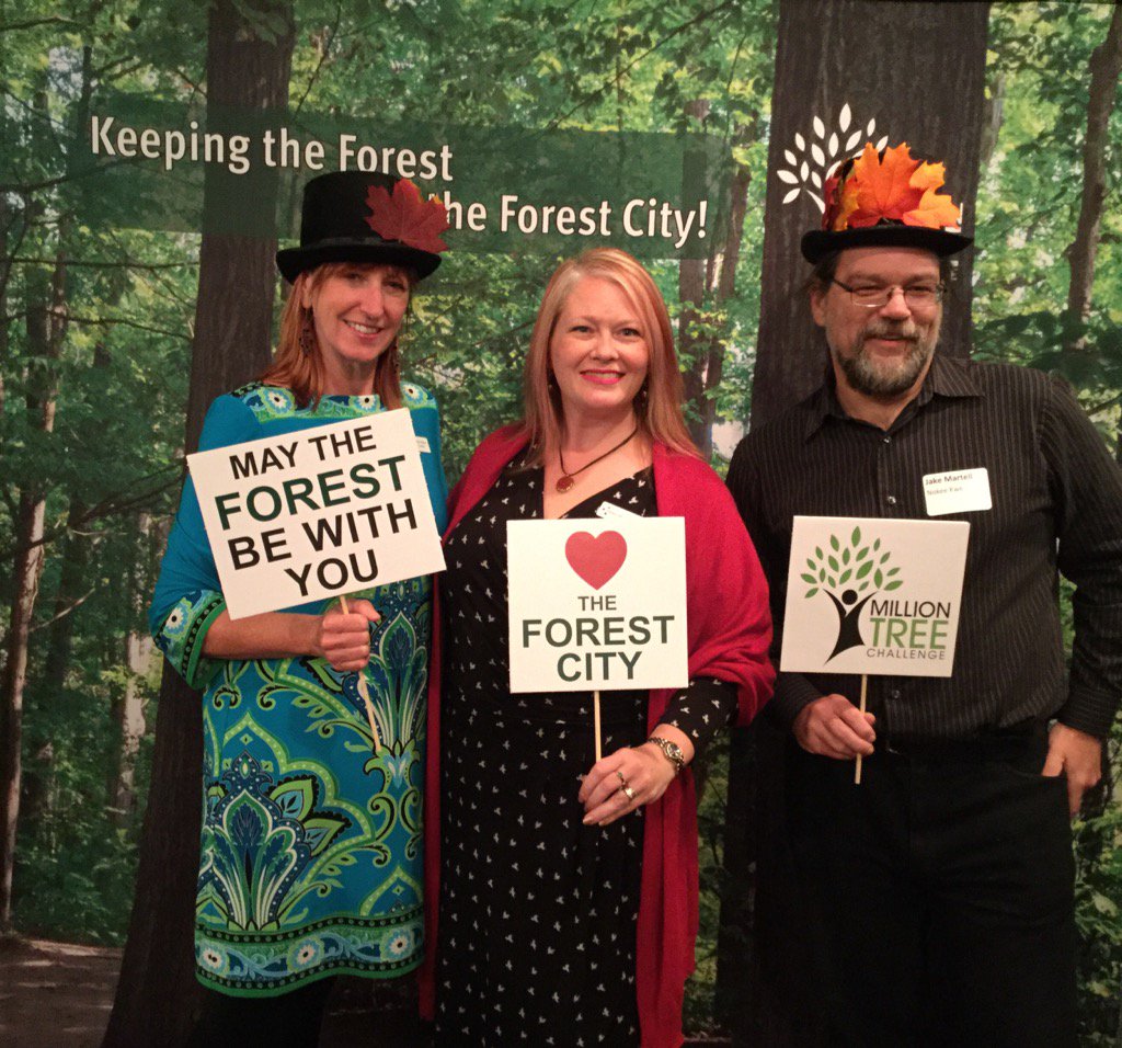 selysia's tweet photo. Tree lovers & lovers of #ldnont at the #toasttotrees @LiteracyLinkSC https://t.co/z8gcziW2vR