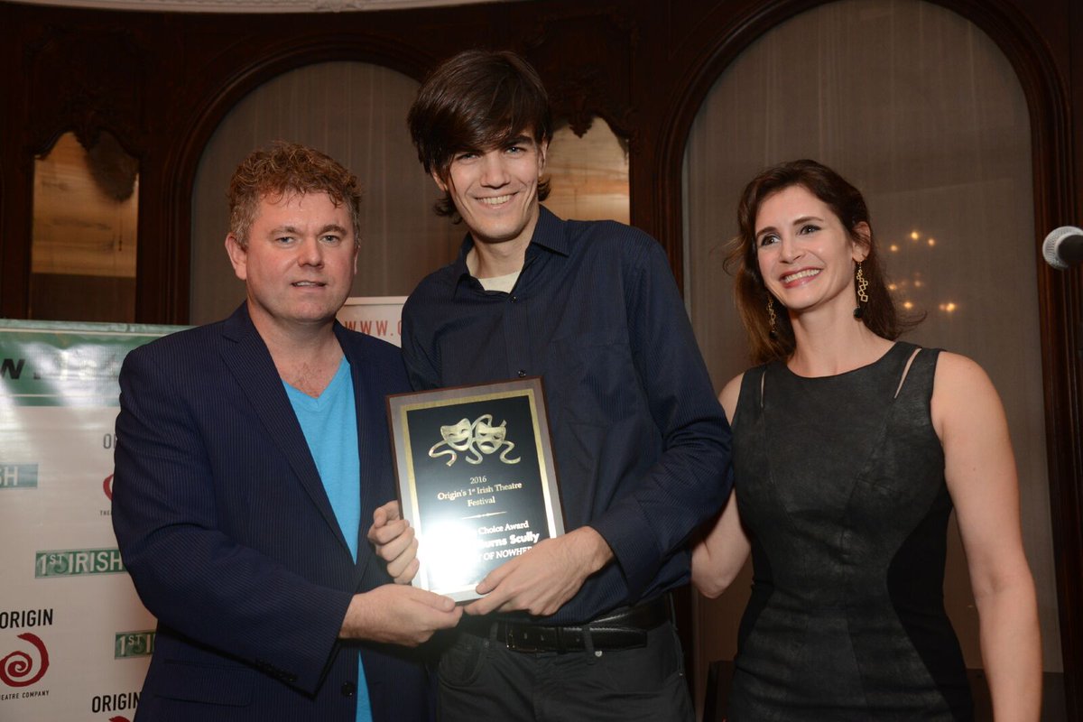 OriginTheatre1's tweet photo. #TBT #IrishFestNYC Awards Audience Choice Award winner @ThomasDBS w/ George Heslin and @SwissOutofWater https://t.co/dxc9rTGdSu