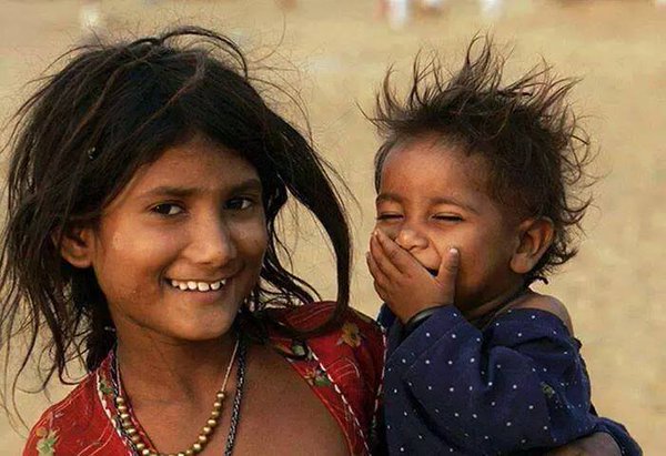 '' Bu gece gülerek, gülümseyerek uyuyun, yarına Allah kerim..'' 
/ Fadıl Çay
İYİ GECELER DOSTLAR !