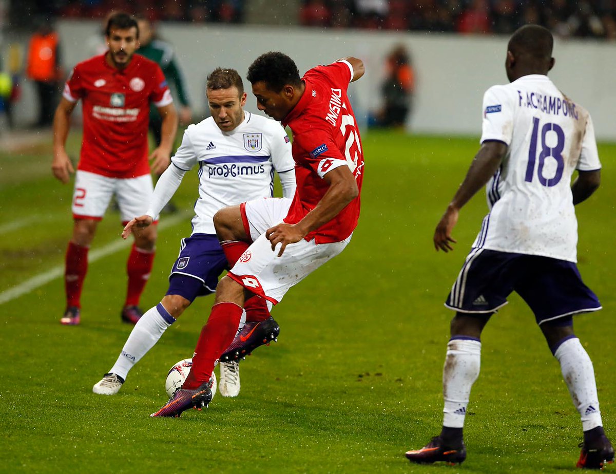 Mainz05en's tweet photo. #Mainz05 earned a point from their third #UEL game against @rscanderlecht! Read the match report here 👉
https://t.co/oE35j8tuK5 #M05RSCA https://t.co/hPYe1B2PPV