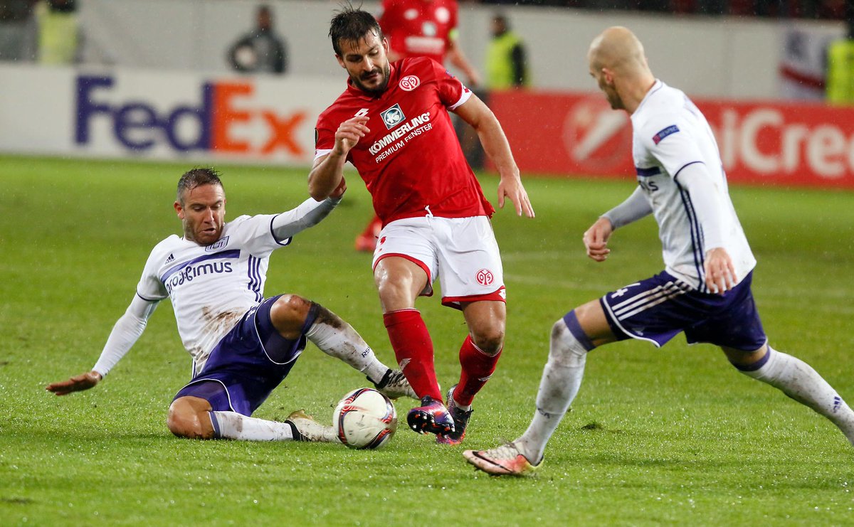 Mainz05en's tweet photo. The #Zerofivers are now level with @rscanderlecht and @ASSEofficiel at the top of Group C, after today's point. #M05RSCA #Mainz05 https://t.co/wlgtztuti1