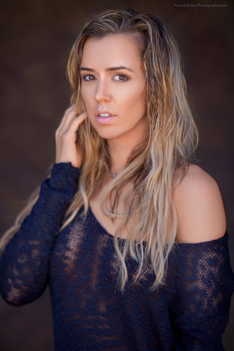 Mariah_Rivera1's tweet photo. New Headshot? Yes or No? 💋📸@Patrick_Rivera_ 💄MUA:@MakeoversbyB  #patrickriveraphotography https://t.co/v4ZjneoDao