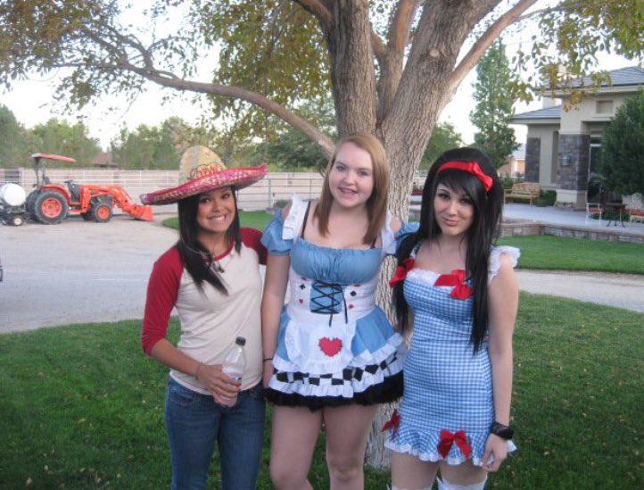 dalynleigh's tweet photo. Can we just appreciate the fact we don't look like this anymore @BalancedBl00m @superfattydabs 😂😂😂 https://t.co/xj252jNvDa