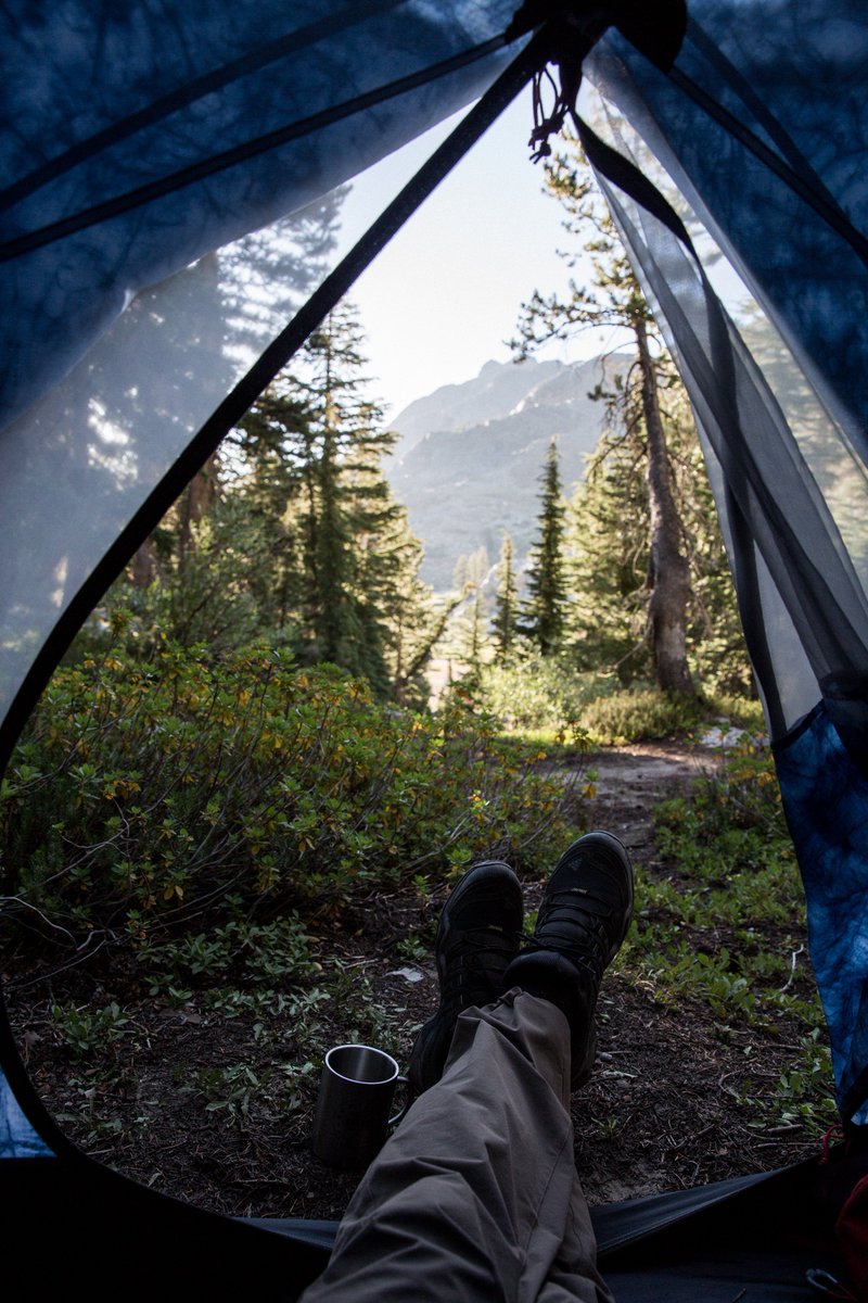 Waking up to the morning light in the Eastern Sierras is one of the best ways to do it. 📷:<a href="/adam_moran_/">adam moran</a> #backpacking #adventure
