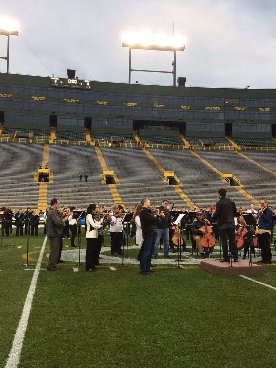 MilwSymphOrch's tweet photo. A little rehearsing on the field to kick things off. #MSOatGB #GoPackGo #CHIatGB https://t.co/5lIfVqfdyt