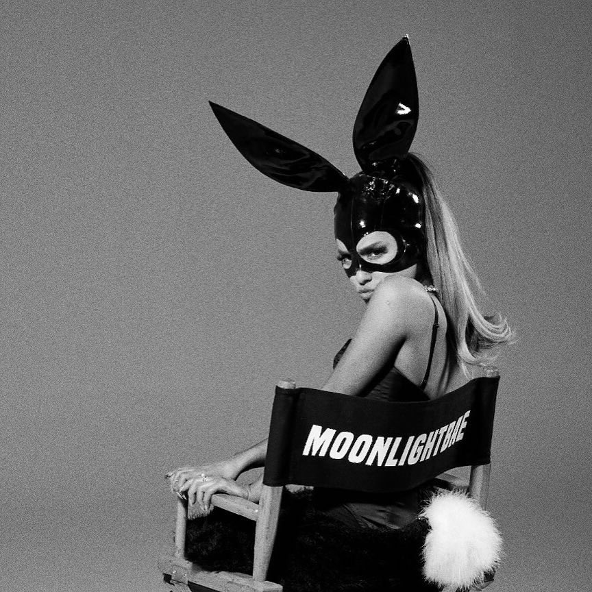 ArianaToday's tweet photo. I'm voting @ArianaGrande for Artist of the Year at the 2016 #AMAs 

RT to vote 
*valid vote* https://t.co/sBpFabkCVp