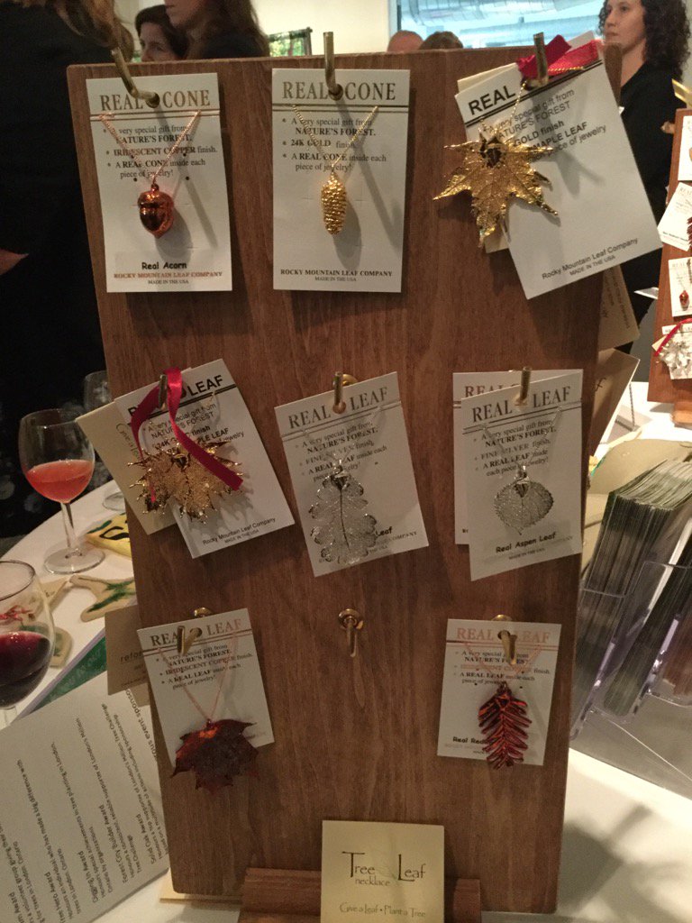 selysia's tweet photo. Looking for a great holiday gift (before the rush)? Check out the beauty at #toasttotrees in #ldnont tonight! https://t.co/hWqq7rtn60